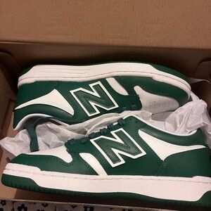 💚 👟New Balance Kids Green and White Sneakers 👟 🤍